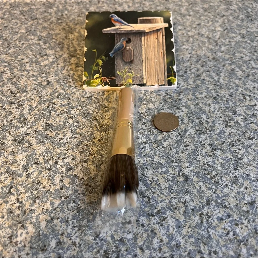 bareMinerals Feather Light Face Make Up Brush Bare Escentuals